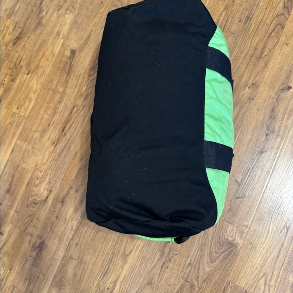 L.L. Bean adventure duffle medium - Picture 7 of 9